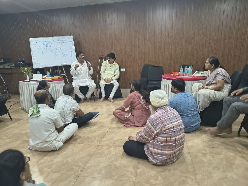गटात चर्चा